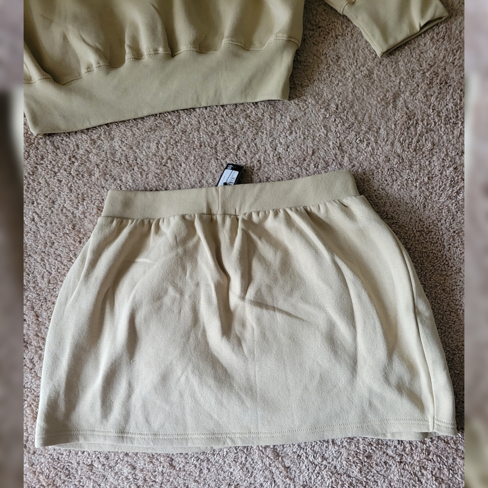 FINAL PRICE DROP NWT PrettyLittleThing Cream Mini Skirt Crewneck Matching Set - Picture 10 of 10
